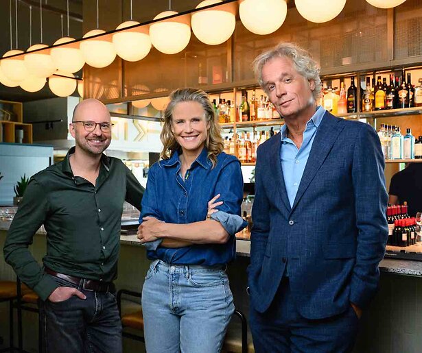 De TV van gisteren: Jeroen Pauw helpt Bar Laat erbovenop