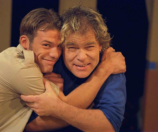 Big Brother-Bart de planken op met eenmalige theatershow