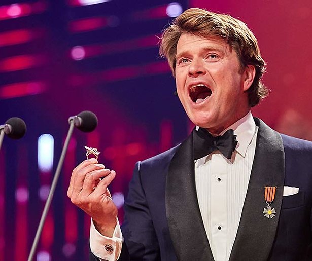 De TV van gisteren: Dik 2.2 miljoen zien Beau de Gouden Televizier-Ring winnen