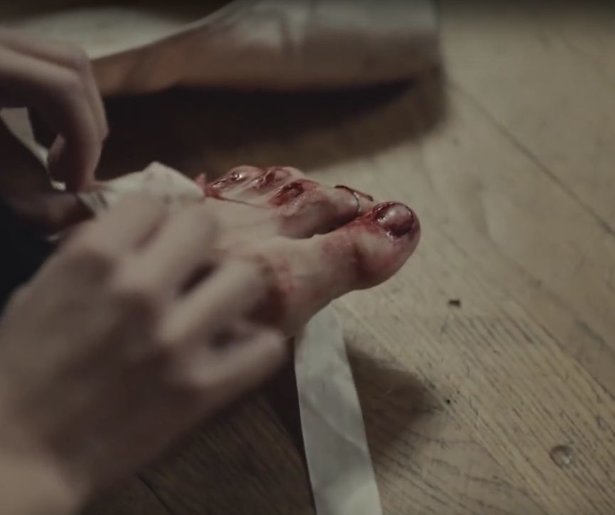 Eindelijk rood bloed in maandverbandreclame