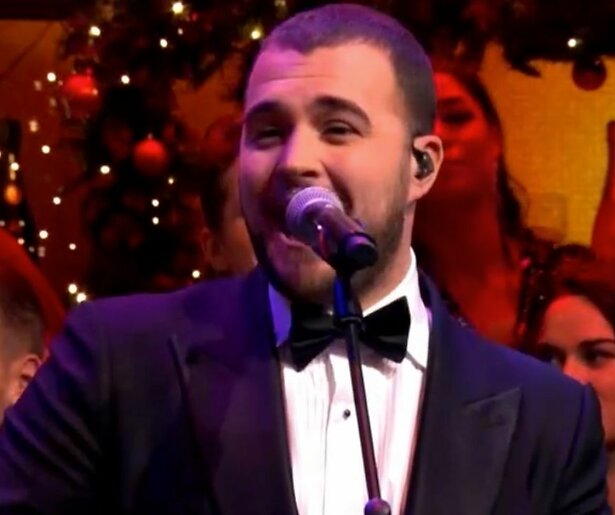 Hélène's Oudejaarsborrel: Bee Gees Forever swingt 2024 uit met Night Fever