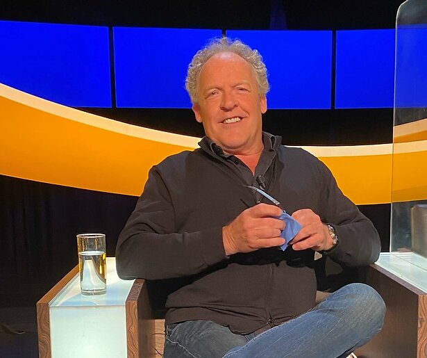 Cabaretier Bert Visscher wordt tv-presentator van een programma met een hele goeie naam
