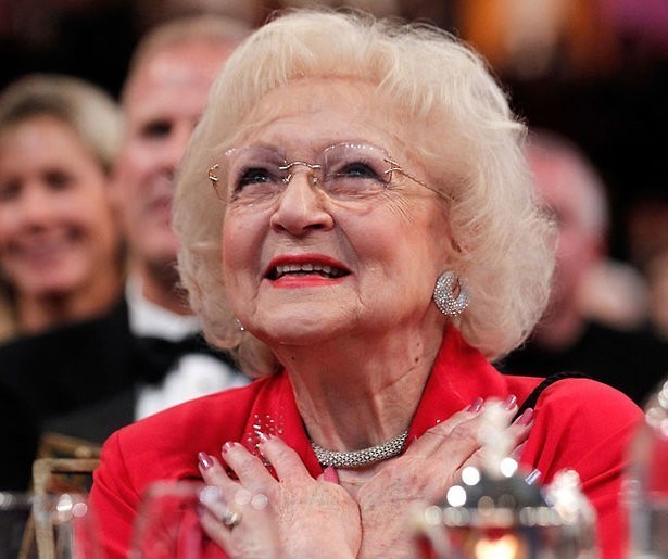 'Golden Girl' Betty White (98!) tekent nieuw filmcontract