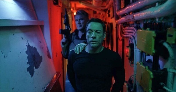Jean-Claude Van Damme zit vast in een onderzeeër