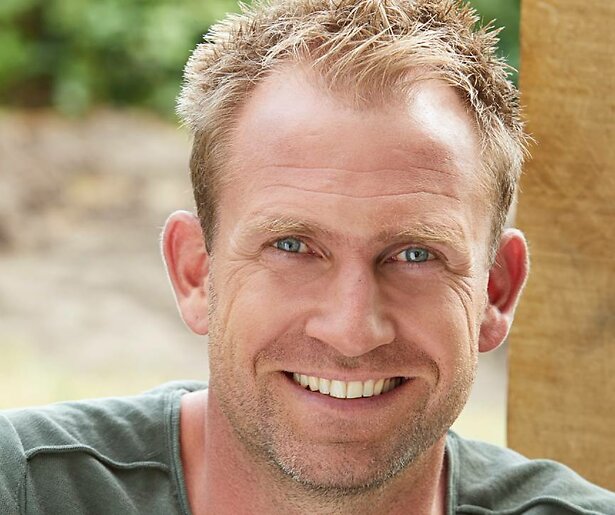 Boer Zoek Vrouw-brieven van boer Tom in rook op