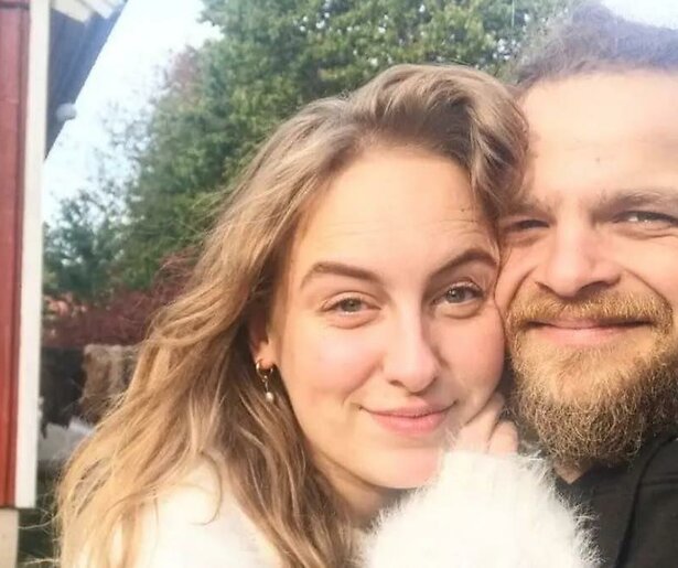 Esra vertelt hoe het nu met haar en Bram gaat in Zweden