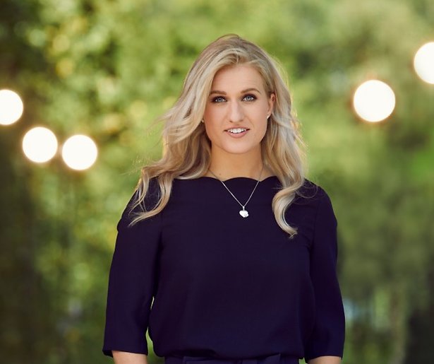 Britt Dekker beroofd van stuur