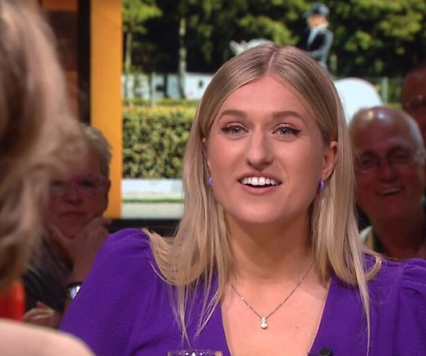 Britt Dekker confronteert Angela de Jong live op televisie: 'Jij haat mij zo erg'