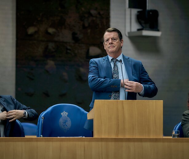 De TV van gisteren: The Masked Singer blijft scoren, kijkcijferdrama voor serie BuZa 