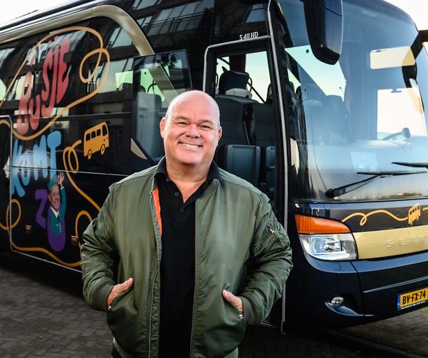 Paul de Leeuw gaat op pad met Ramsey Angela en Patricia Paay