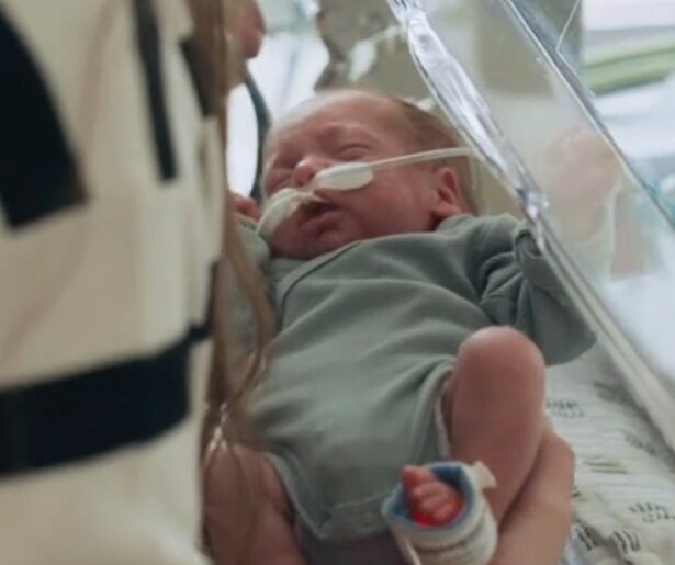 Baby Davy mag eindelijk uit de couveuse in Het Kinderziekenhuis