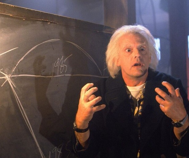 Michael J. Fox en Christopher Lloyd belanden in het futuristische 2015 in Back to the Future Part II