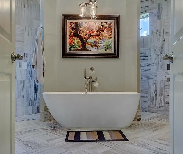 Badkamertrends en tips om een luxe uitstraling te creëren