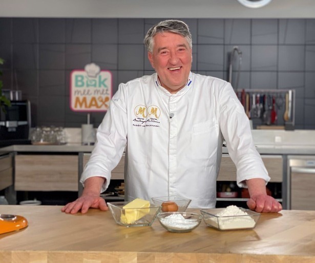 Robèrt van Beckhoven leert iedereen oliebollen bakken in Bak Mee met MAX