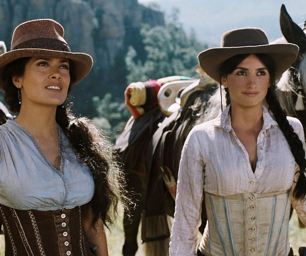 Salma Hayek is een gevaarlijke scherpschutter in Bandidas