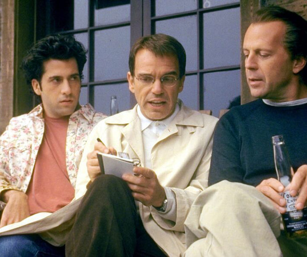 Bruce Willis berooft banken op een speciale manier in Bandits