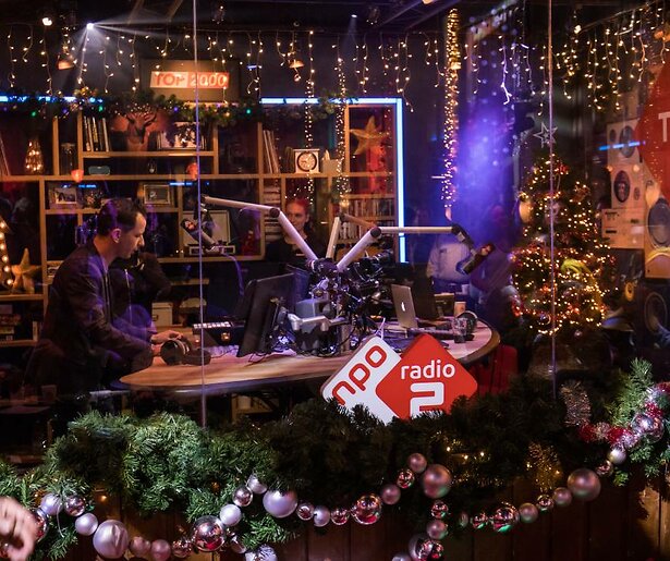 Zien: Openingsshow van Top 2000 belooft waar spektakel te worden