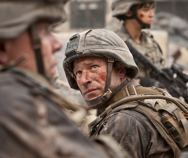 Aaron Eckhart strijdt tegen aliens