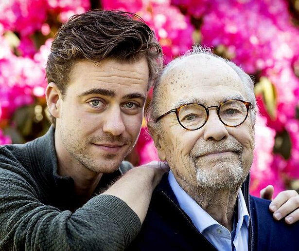 GTST-acteur Beau Schneider spreekt tijdens Nationale Indië-herdenking