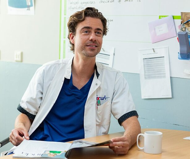 Beau Schneider ging zelf achter rol in Medisch Centrum West aan: 'Een te gekke uitdaging'