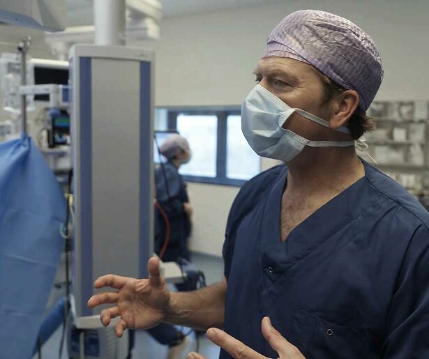 Beau van Erven Dorens volgt in nieuw programma mensen in het Antoni van Leeuwenhoek