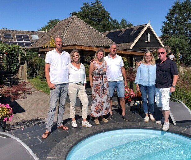 Bed & Breakfast-eigenaren nemen hun gasten mee op de step