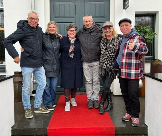 Mirjam en Gerald geven een rondleiding door hun luxe B&B in Bed & Breakfast