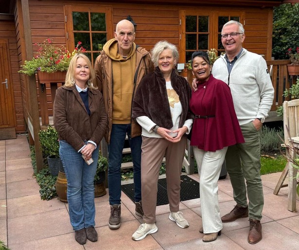 De Bed & Breakfast-gasten gaan op pad met een huifkar in de Weerribben