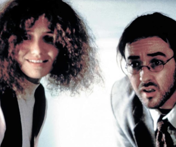 John Cusack duikt letterlijk in het hoofd van John Malkovich in Being John Malkovich