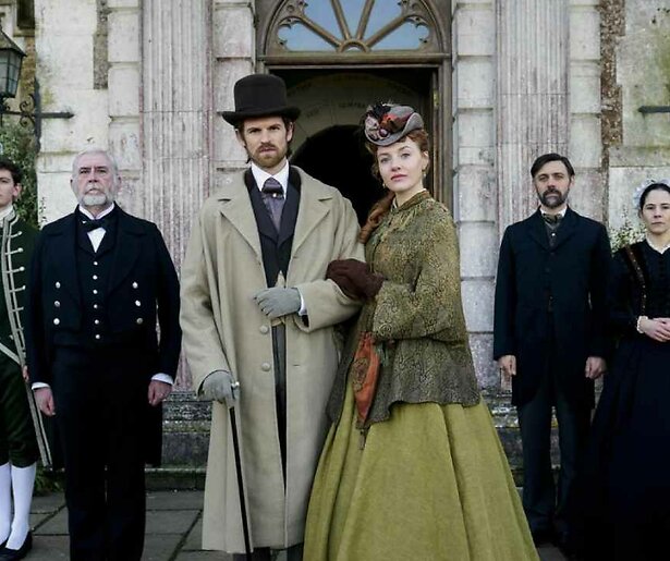 De gezelligheid is ver te zoeken in de voorlaatste aflevering van Belgravia: The Next Chapter