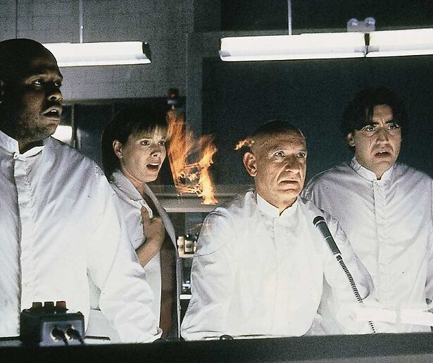 Ben Kingsley experimenteert met buitenaards DNA in sciencefiction-horrorfilm Species