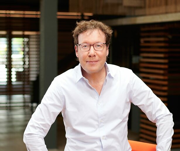 Bert Haandrikman neemt de Evergreen Top 1000 met je door in NPO Radio 5 Evergreen Top 1000