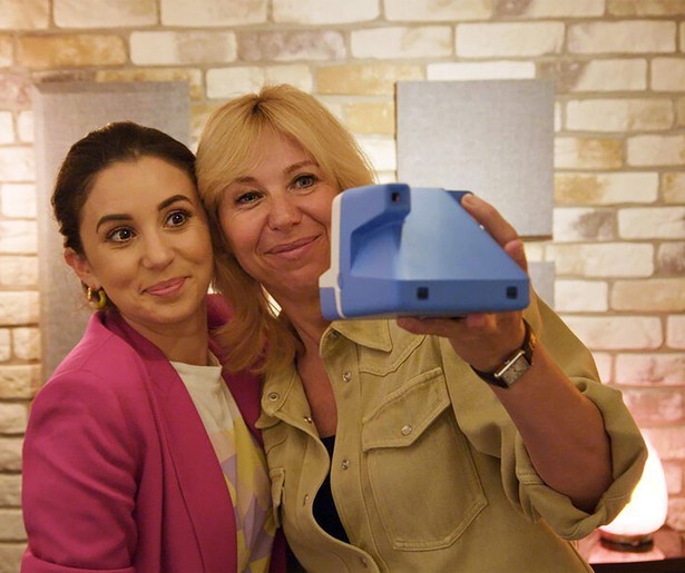 Karsu gaat langs bij Claudia de Breij in Beste Zangers: Thuis Bij