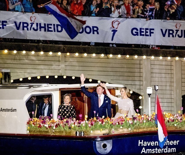 Koning Willem-Alexander en koningin Máxima bezoeken het 5 mei-concert