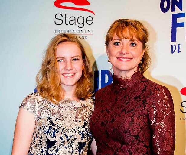 Bianca Krijgsman op set van Dag & Nacht met dochter Lizzy