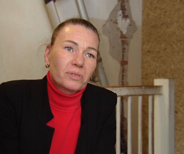 De radeloze Bianca kan de hulp van John Williams goed gebruiken in Help, Mijn Man Is Klusser