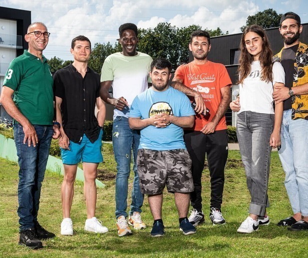 Akram en Salam krijgen slecht nieuws in slotaflevering Bij Ons op het AZC