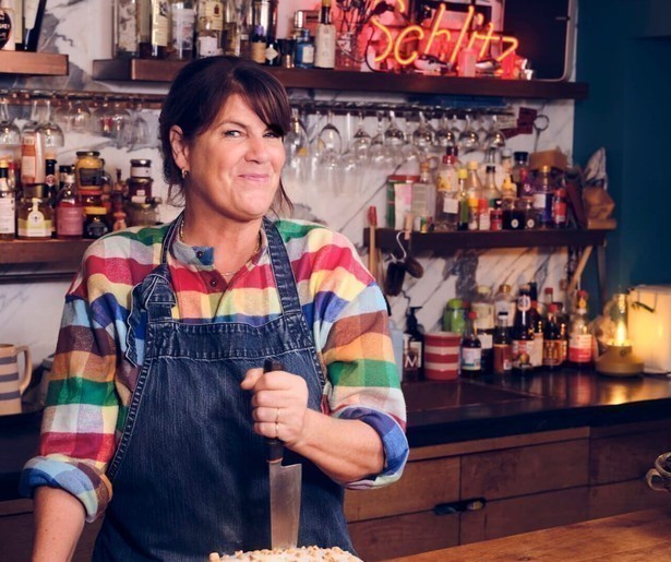 Yvette van Boven viert in Bij Van Boven Thuis de geboorte van een buurtbaby