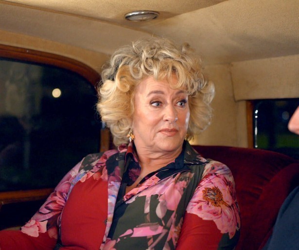 Karin Bloemen neemt plaats Bij Van Duin op de Achterbank