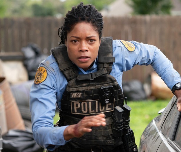 Naomi Harris moet vluchten voor haar corrupte collega's in Black and Blue
