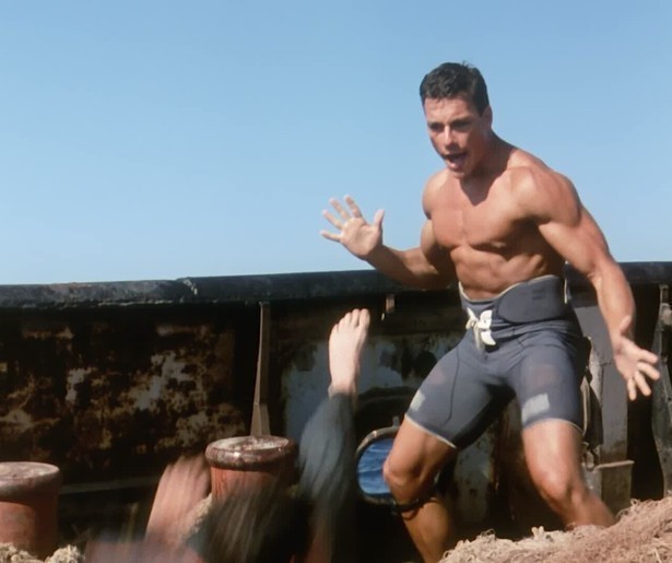 Jean-Claude Van Damme is plots een slechterik in Black Eagle op RTL 7