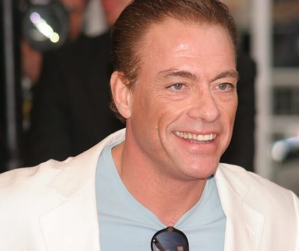 Jean-Claude Van Damme moet zien te ontsnappen uit een onderzeeër in Black Water