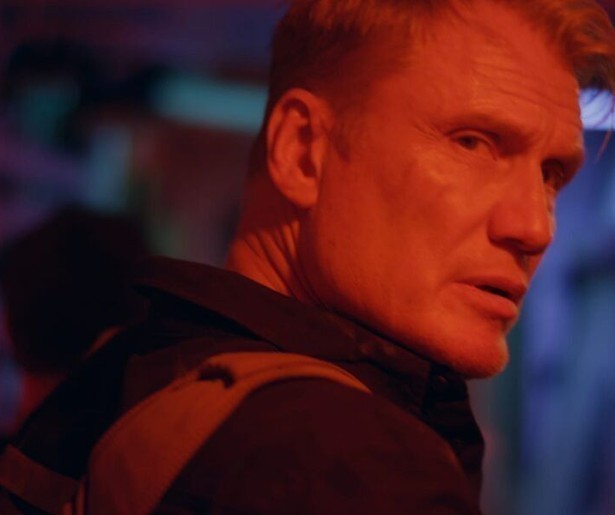 Jean-Claude Van Damme en Dolph Lundgren willen ontsnappen uit een varende onderzeeër in Black Water