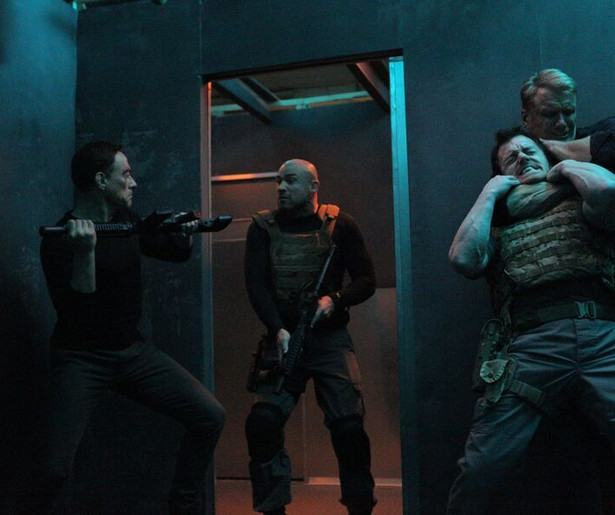 Jean-Claude Van Damme en Dolph Lundgren zitten klem in Black Water