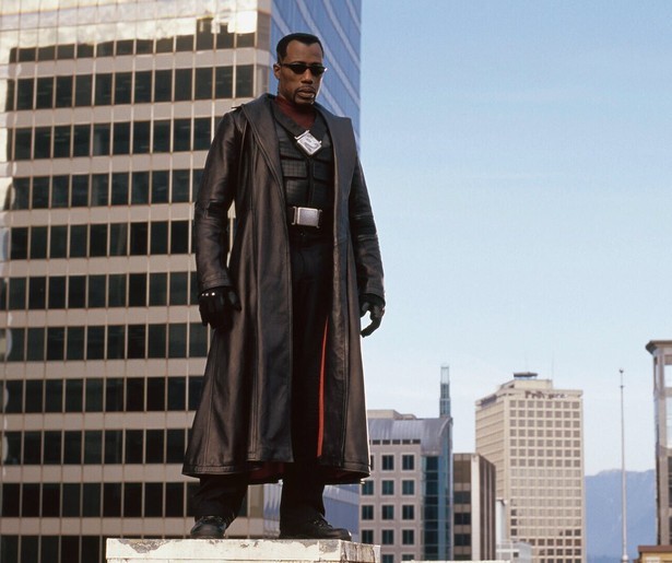 Wesley Snipes lijkt op te moeten draaien voor een reeks moorden in Blade: Trinity