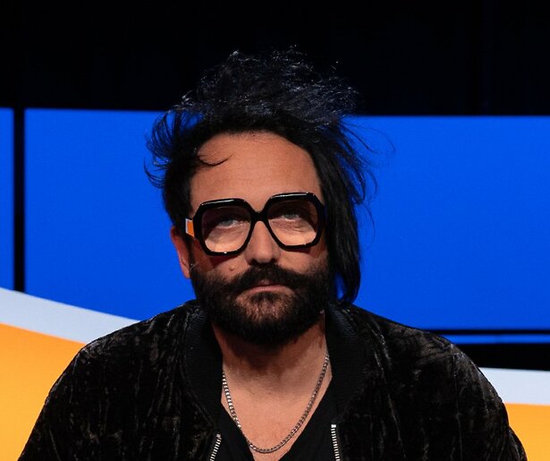 Singer-songwriter en wielerliefhebber Blaudzun maakt zijn opwachting in De Slimste Mens