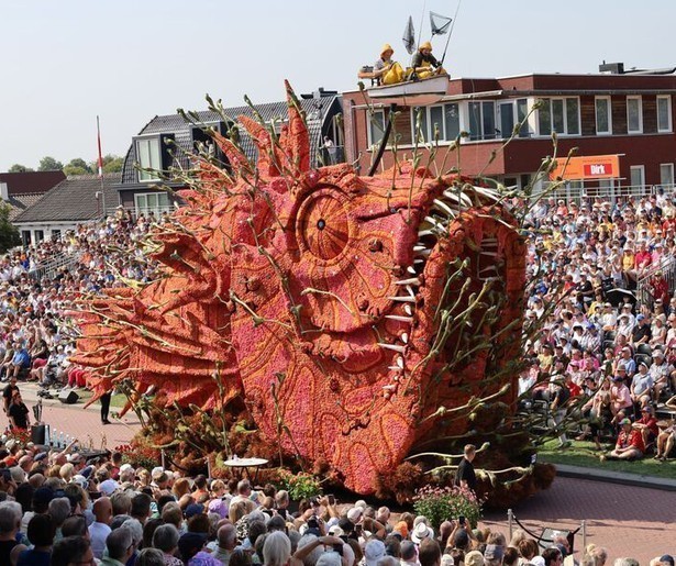 Mascha de Rooij presenteert de kleurrijke traditie van het Bloemencorso in Zundert