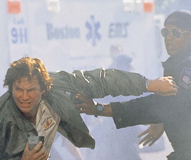 Jeff Bridges jaagt op Tommy Lee Jones in Blown Away