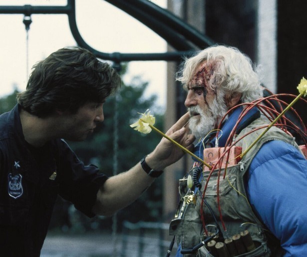 Jeff Bridges jaagt op Tommy Lee Jones in Blown Away