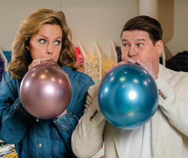Martijn Krabbé en Leonie ter Braak verwelkomen de ballonkunstenaars in nieuw seizoen Blow Up